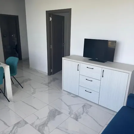 Virgo Sea View Summerland Apartment *
