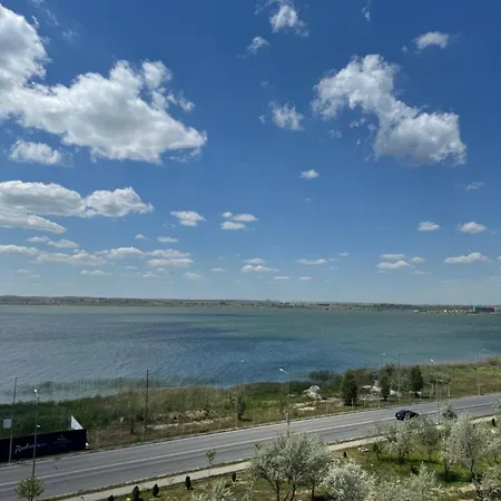 Virgo Sea View Summerland Apartment *
