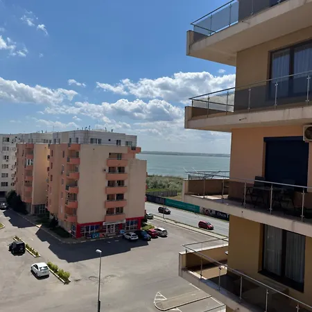 Virgo Sea View Summerland Mamaia